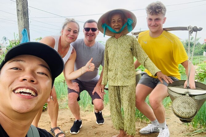 Hoi An Countryside PRIVATE TOUR - Highlights and Hidden Gems - Tra Que Vegetable Village, working the soil at a real farming area