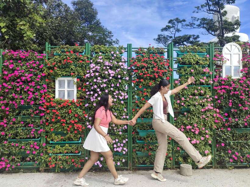 Hoi An: Full-day Ba Na Hills & Amazing Golden Bridge - Golden Bridge: 150 Meters, Two Giant Hands, and Photo-First Energy