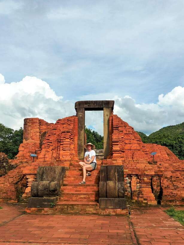 Hoi An: Half-day Excursion To My Son Sanctuary Tour - The dance stop: a quick cultural reset that makes the ruins make more sense