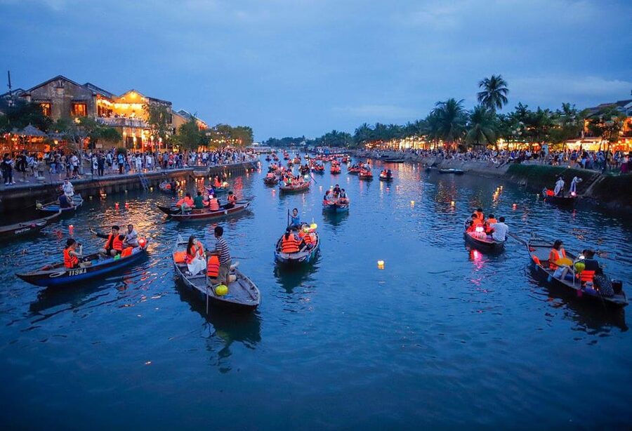 Hoi An Lantern Boat Ride on the Thu Bon River - Boarding the Wooden Lantern Boat