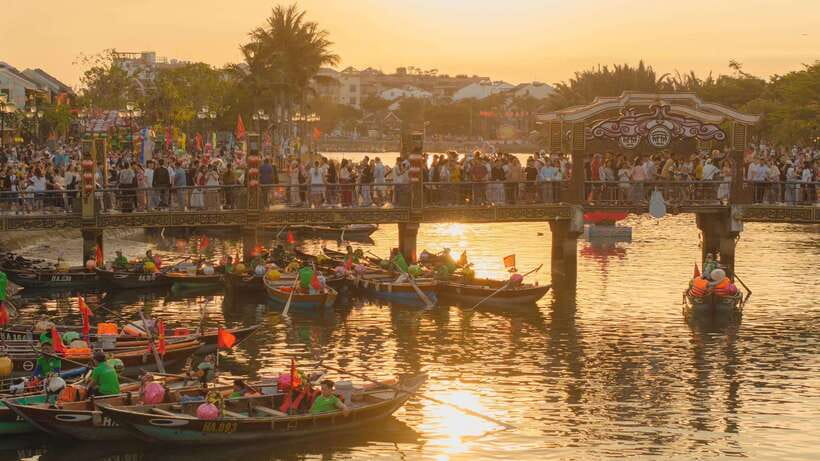 Hoi An : Lantern Boat Trip & Release Lantern - From An Hoi Bridge to the Night Pier: What You’ll See From the Water
