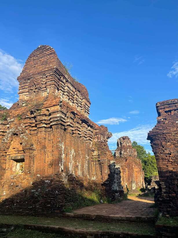 Hoi An: My Son Ruins: Guide-Bus-Boat-Cultural Show-Lunch - Price and logistics: what $15 really means (and what to double-check)