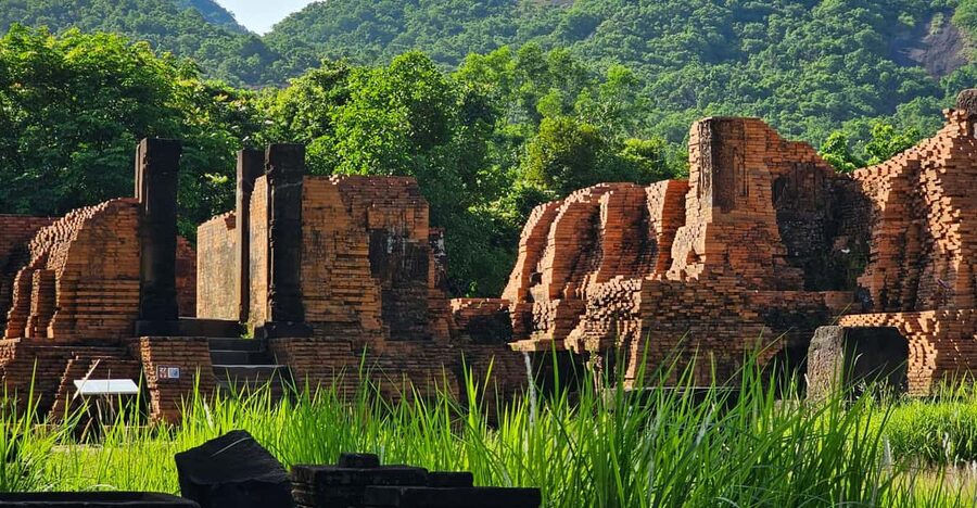 Hoi An: My Son Sanctuary Sunrise Tour - The guided walk among the Cham temples: how the morning visit plays out