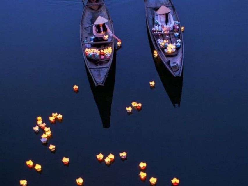 Hoi An: Night Boat Trip and Release Lantern at Hoai River - Photography setup: how to get great shots without getting in the way
