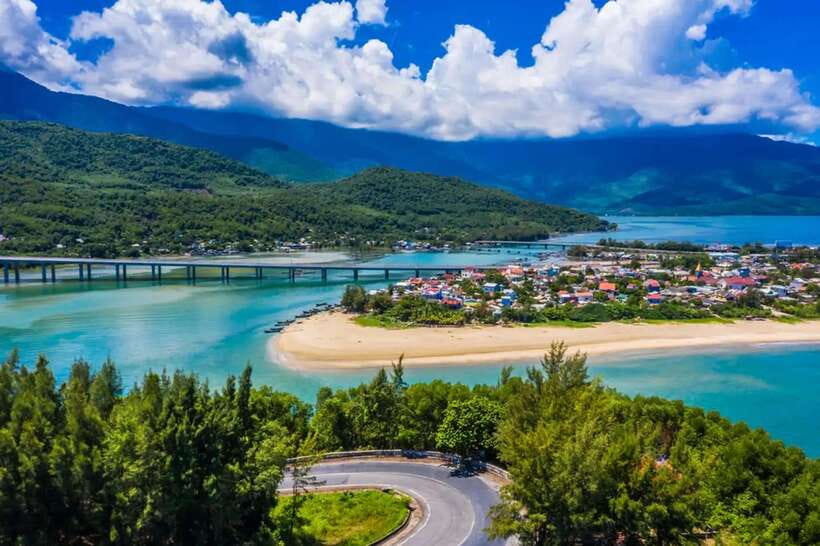 Hoi An: Private Car To/From Hue via Multi Attraction( 1-Way) - Hai Van Pass: the dramatic ride with history at the top