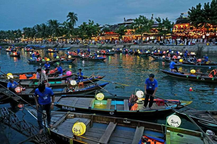 Hoi An: River Lantern Boat Experience with Free 5G eSIM - Meeting at 153 Trần Phú near the Japanese Bridge, and why it matters