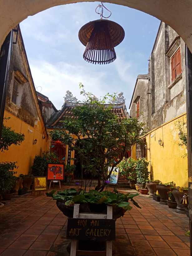 Hoi An: River Lantern Boat Experience with Free 5G eSIM - On the water: lantern release, herbal tea, and the value of 20 minutes