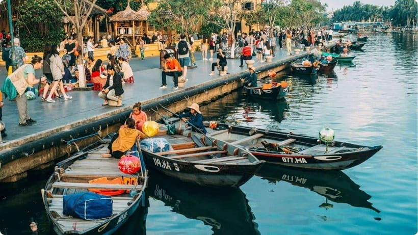 Hoi An: River Lantern Boat Experience with Free 5G eSIM - The Old Town photo stop: quick orientation, not a long tour