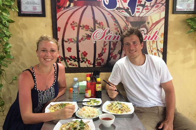 Hoi An street food Tour - Private Tour - Stop 1: Japanese Covered Bridge as Your Nighttime Anchor
