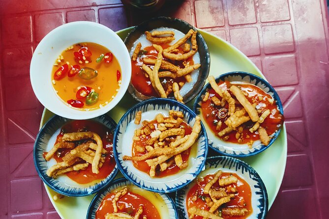 Hoi An street food tour - Stop 1 in the Ancient Town area: water-fern cake and first bites