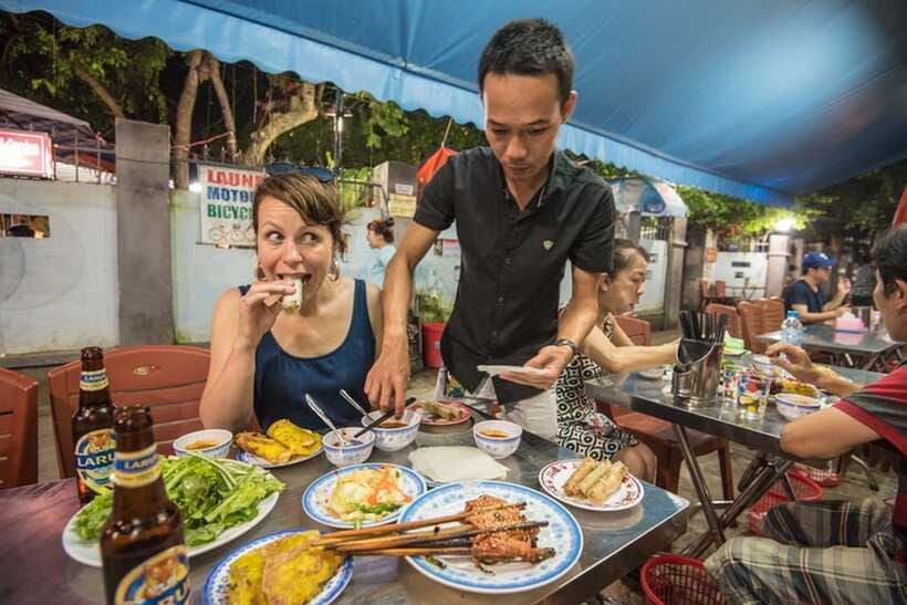 Hoi An: Sunset Food Tasting Tour - The First Bites: A 20-Year Banh Mi Bakery
