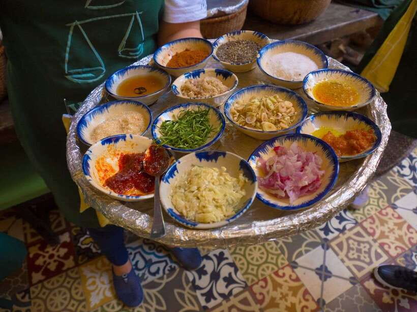 Hoi An: Sunset Food Tasting Tour - Old Town Eating, Without the Tourist Guesswork