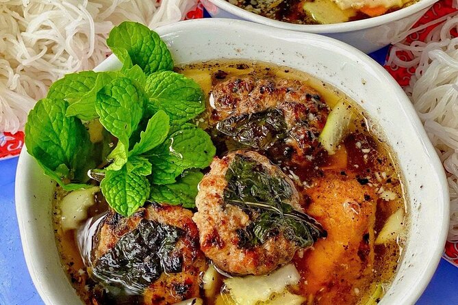 (HOT) Hanoi Guided Street Food and Train Street Tour with Local - English-Speaking Guidance That Makes Street Food Easier