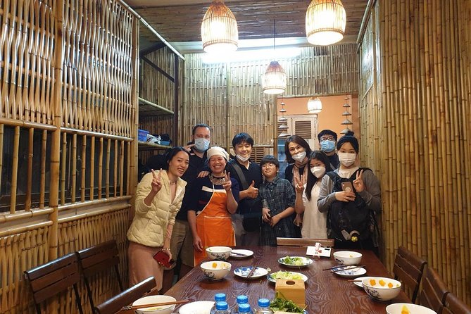 [HOT] Hanoi Old Quarter Walking Street Food - Small Group Tour - Guides, group size, and why the vibe matters on a street tour