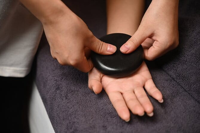 Hot Stone Massage For Full Body Blood Circulation At Da Nang - The 1-Hour Hot Stone Full-Body Session, Step by Step