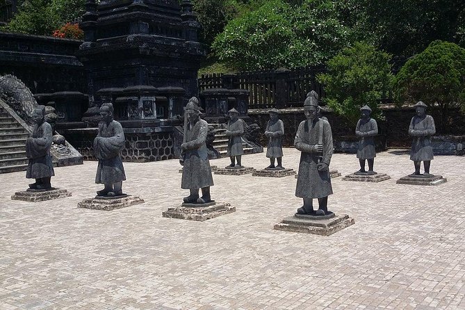 Hue: 3 Tombs + Pagoda with Knowledgeable ES Driver - Stop 3: Tu Duc Tomb, poet emperor calm in gardens and water