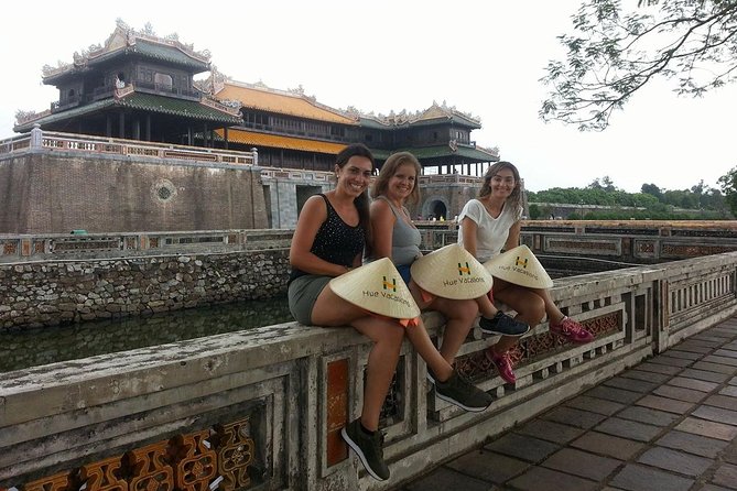 Hue city Deluxe Group Tour (Daily Tour-12 pax max) - Thien Mu Pagoda and Dong Ba Market: start easy, build momentum