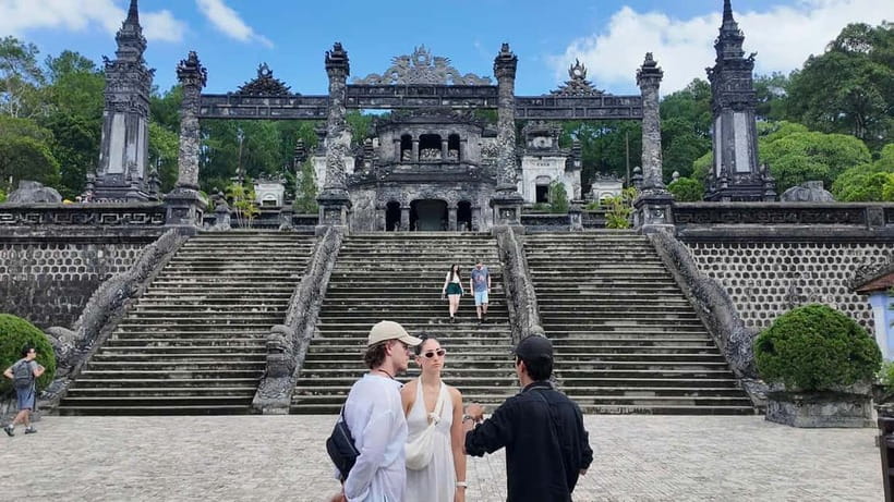 Hue: Dragon Boat, Perfume River, Pagoda & Royal Tomb Tour - Thuy Xuan Incense Village: try your hand, then enjoy the color