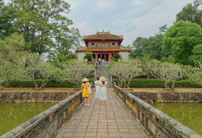 Hue: Dragon Boat, Perfume River, Pagoda & Royal Tomb Tour - How the private car timing really works in 4 to 5 hours