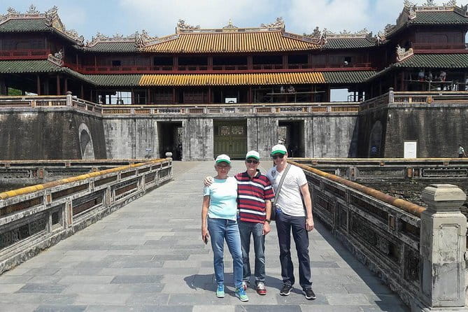 Hue Dragon Boat Tour: Perfume River, Royal Tombs, Hon Chen Temple - Thien Mu Pagoda: the seven-story symbol and river views