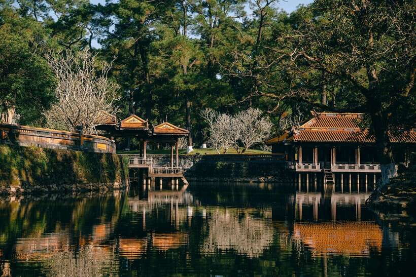 Hue :Exploring Royal City with Multi Options and Dragon Boat - Choosing your Hue stops, then letting the car handle the chaos