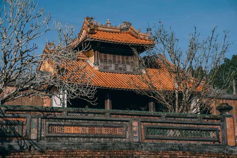Hue :Exploring Royal City with Multi Options and Dragon Boat - Dragon boat on the Perfume River: a calm reset between tombs