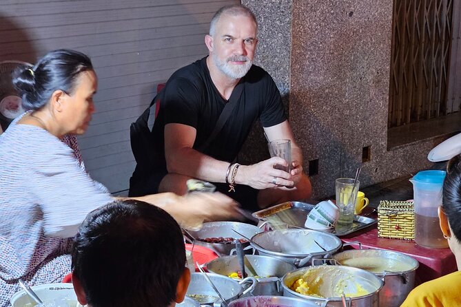 Hue Food Tour: Central Vietnam Culinary Heritage (Small Group) - The Sweet Finish: Chè Huế at the End of the Walk