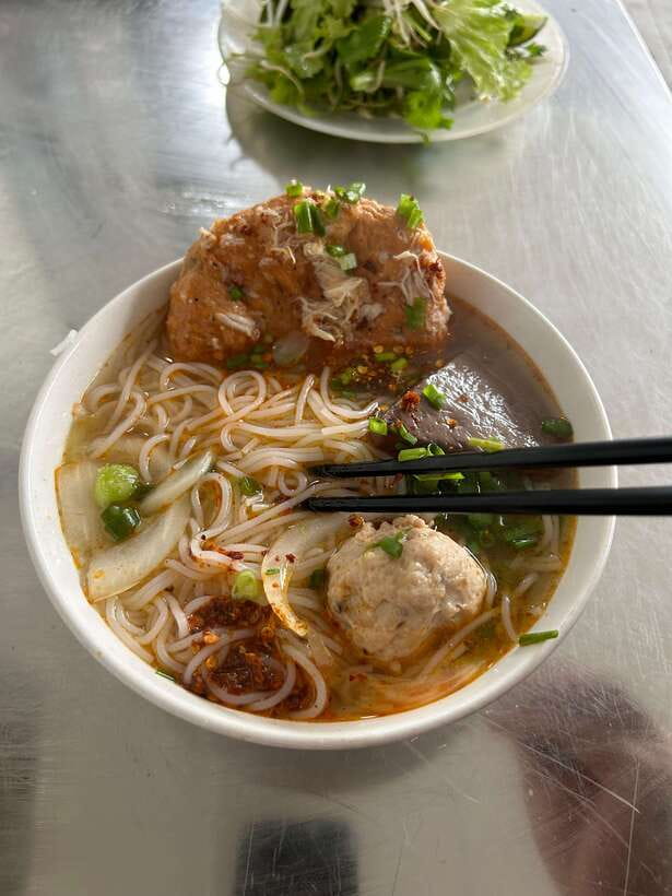 Hue: Guided Local Food Tour with Stories - Đinh Tiên Hoàng Stops: Savory Bites With City Context