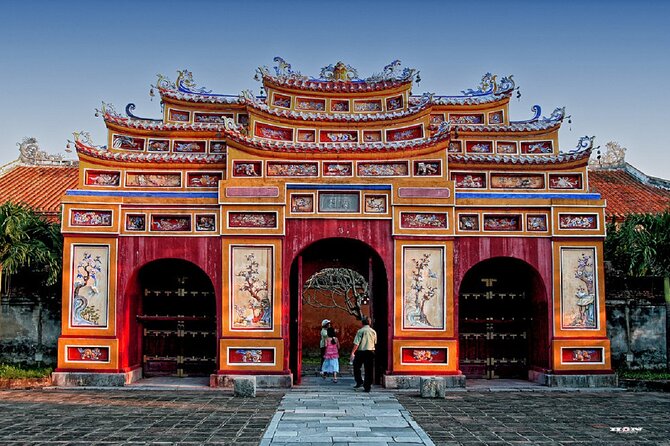 Hue Half Day Tour With Optional Dragon Boat on Perfume River - The Perfume River dragon boat, a Hue view from the water