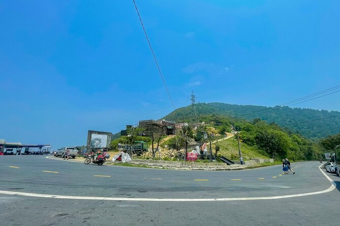Hue Hoi An Bus Tour Sightseeing via Hai Van Pass 4 Stops - Hai Van Pass and the Hai Van gate: the road that marks a boundary