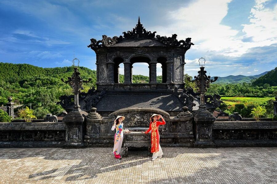 Hue: Hue Royal Tombs Tour Visit 3 Best Tombs & Pagoda - Hue incense-making village: a short break that smells great