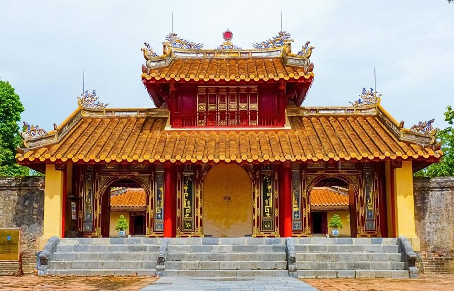 Hue: Hue Royal Tombs Tour Visit 3 Best Tombs & Pagoda - The real value is the route and the driver explanations