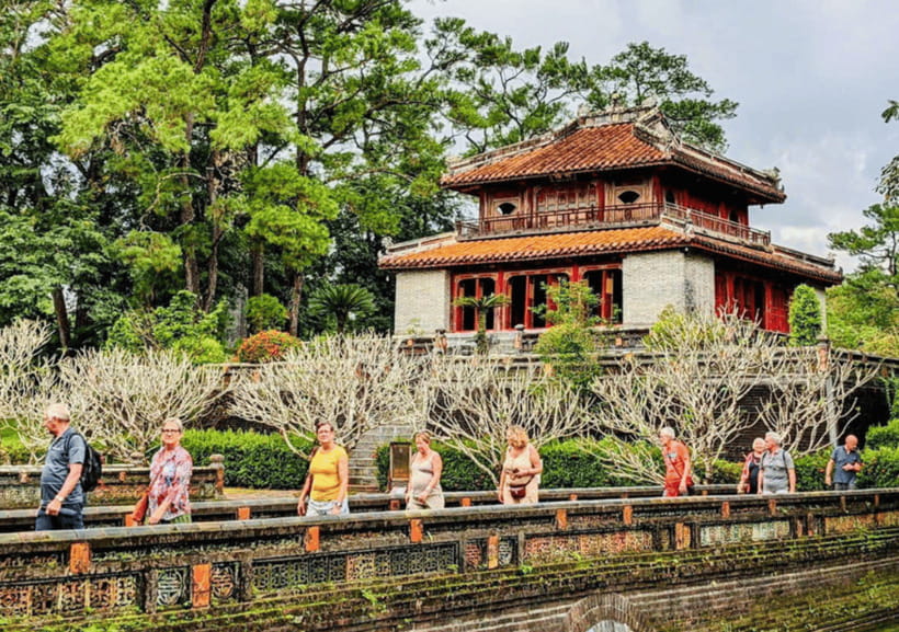 Hue Imperial Citadel, Tombs, Perfume River Boat Tour & Van - Thien Mu Pagoda: Hue’s Iconic Landmark With Spiritual Stillness