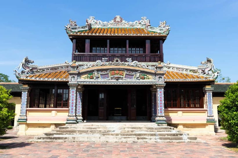 Hue Imperial City and Forbidden City Walking Private Tour - Duyệt Thị Đường Royal Theater: ritual you can see