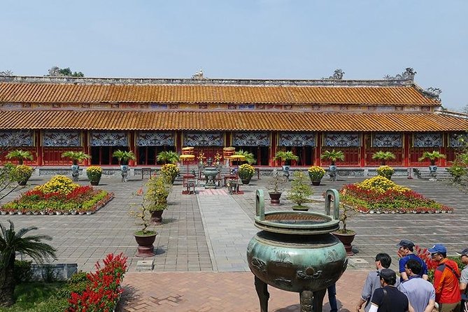 Hue Imperial City Daily Ingroup Tour via Hai Van Pass - Entering Hue Imperial City: Noon Gate to Thai Hoa Palace