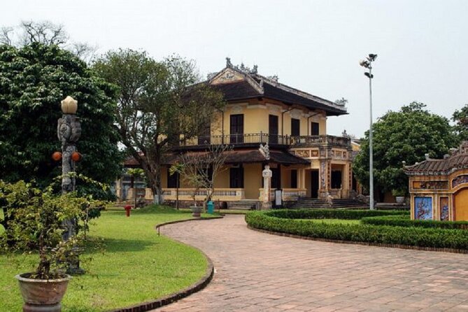 Hue: Imperial City Walk, Motorbike Tour & Private Car Options - Thanh Toan Bridge and the short stops that make Hue feel lived-in