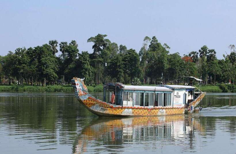 Hue: Private Dragon Boat, Pagoda, and Royal Tomb Tour - Perfume River dragon boat: the easiest start to a big Hue day