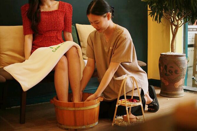 Hue Royal Relaxation Body Massage for 110 mins - Hue White Lotus Candle massage + hot stones + Cam On herbs