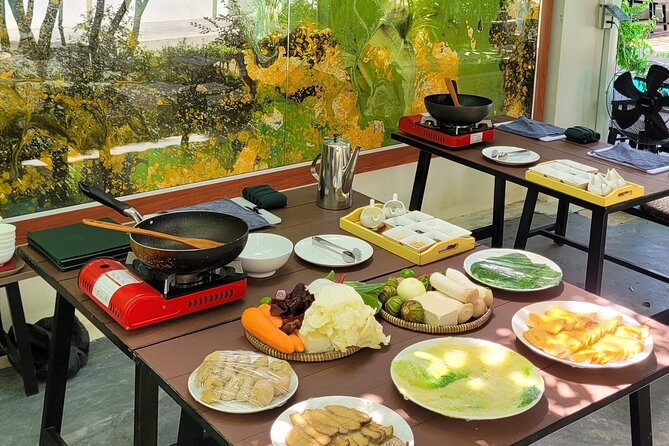 Hue's Vegetarian Cooking Class in Ancient Garden - Visiting the Nguyen Mau Ancestral Home: How the Story Sets Up the Food