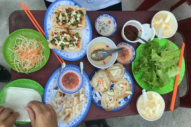 Hue Street Food Tour At Night By Scooter - Stop 5 at 9:30 pm: night market sweet soup with up to 20 kinds