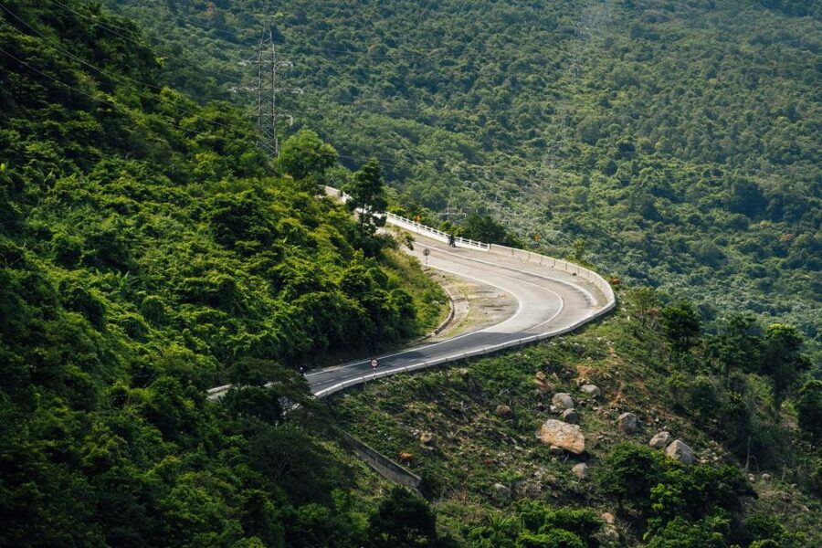 Hue to Hoi An by bus: Hai Van Pass, Lang Co, Marble mountain - Thanh Toan bridge: a covered-photo stop with character