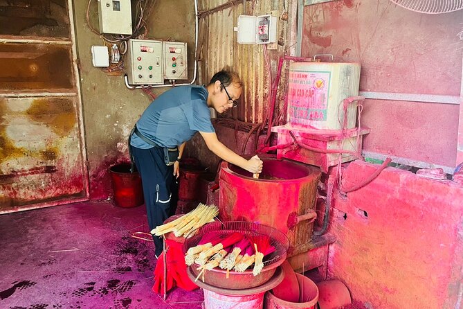 Incense Village, Hat & Lacquer Artisanal Tour Options From Hanoi - Stop 2: Làng làm hương đỏ for the incense-making process