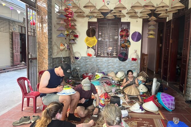 Incense Village, Hat & Lacquer Artisanal Tour Options From Hanoi - Stop 4: Duờng Tau and optional Train Street drop-off