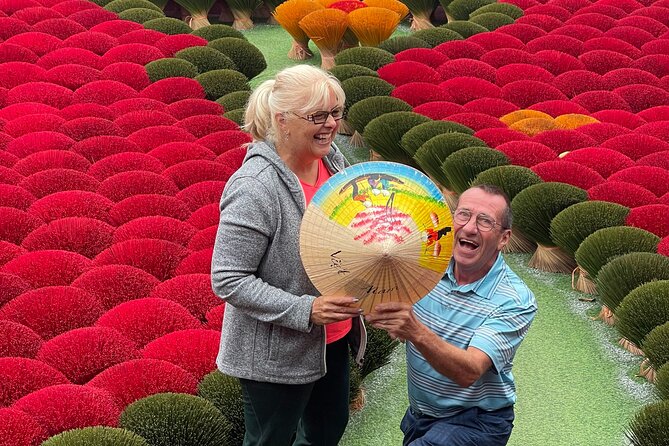 Incense Village Quang Phu Cau, Hat, Lacquer Hanoi Artisan Tour - Duong Tau and Train Street: a quick finish that adds Hanoi flavor