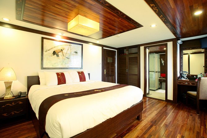 Indochina Sails Halong Bay - Evening onboard: relaxing on the water, not a nightly show