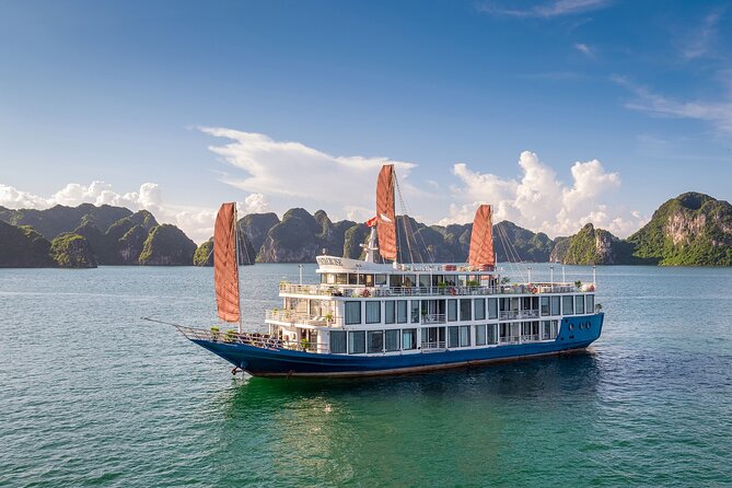 La Regina 2 Days Tour in Halong Bay and Lan Ha Bay - 5 star - Cat Ba World Biosphere and Trung Trang Cave: morning cave time done right