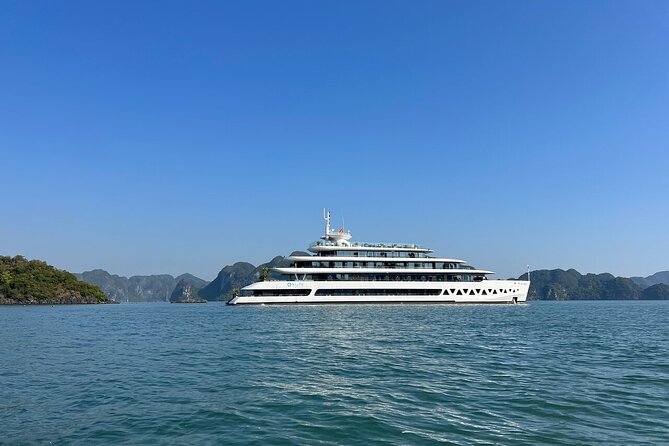 La Regina 3 days tour - Visiting Ha Long Bay & Lan Ha Bay - Ba Trai Dao Beach on Lan Ha Bay: kayaking and swimming time