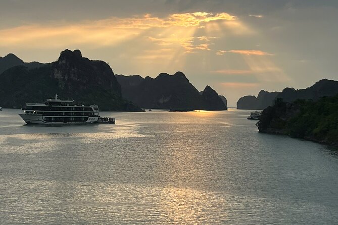 Lan Ha - Ha Long Bay 5Star cruise-Private balcony cabin 2day trip - Lunch and the Slow Sail Back to Harbor