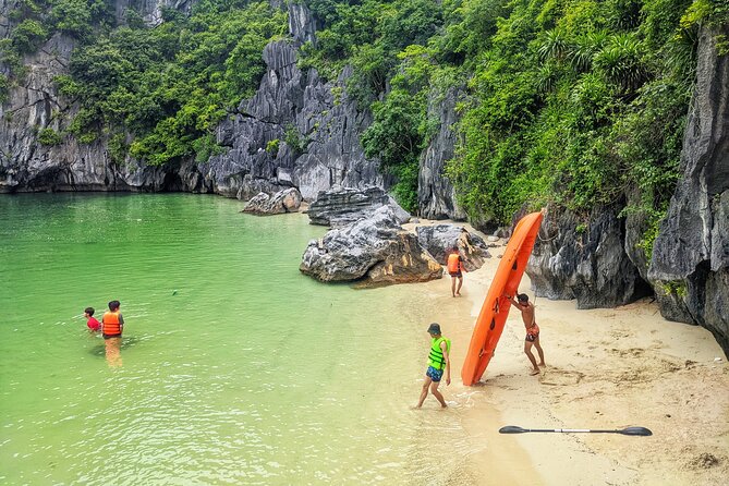 Lan Ha - Ha Long bay with local experts (small group guaranteed) - Lunch at anchor off Ong Cam islet, plus real downtime