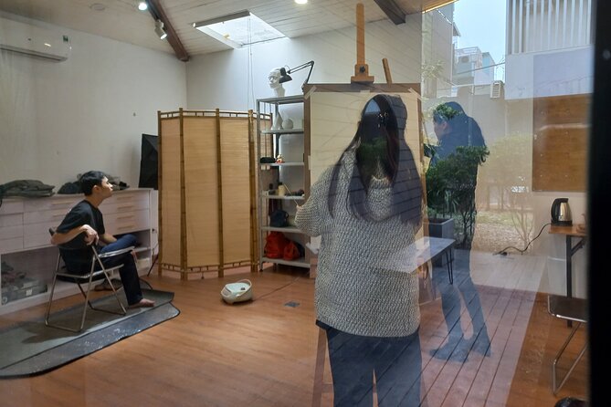 Life Drawing Class - Art Workshop at Art Tutor Hanoi - Who should book this life model drawing session?